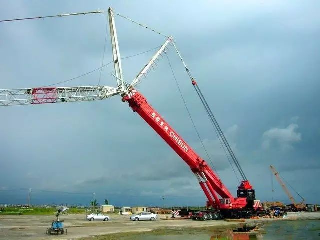 全世界独一无二的1000吨吊车,曾领先世界22年!