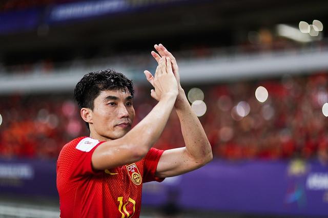 37岁郑智是中国球员的榜样，国足第一前锋也值得学习