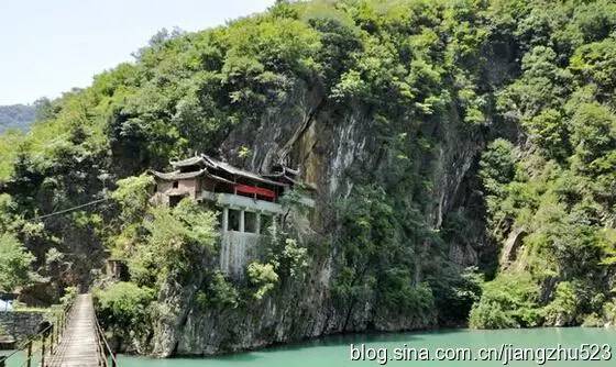 四川省旺苍三江悬空寺位于旺苍县城39公里的三江镇下石村.