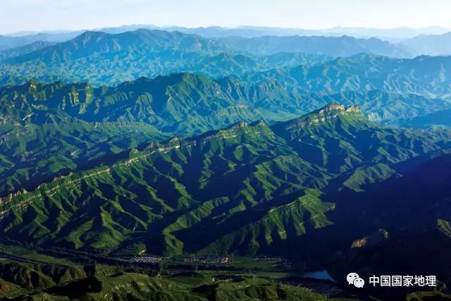 旅游 正文  " 对于居住在北京的人来说 燕山就在身后 但最近的往往最