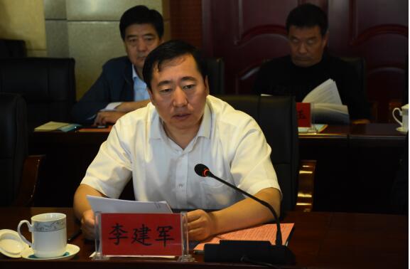 座谈会上,兴和县发改局局长王建文代表县政府发布包括"石墨烯,家具