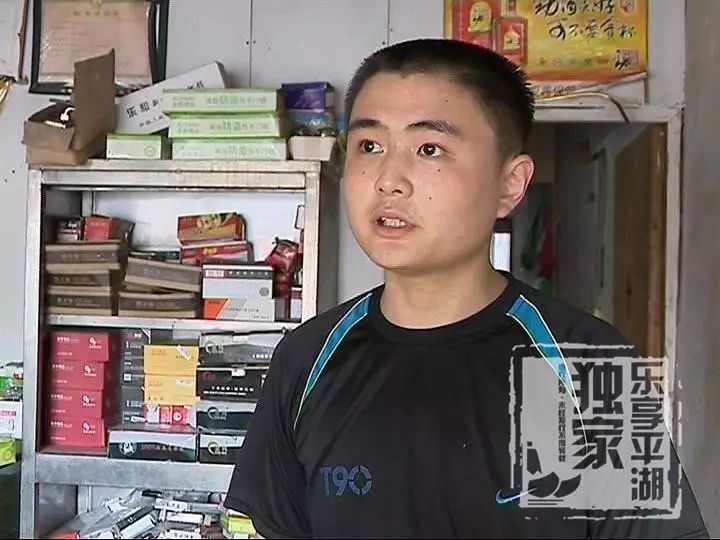 紧威尼斯9499登录入口急！城西路一开锁店内发生火灾卷帘门紧闭里面还有老板16岁(图4)