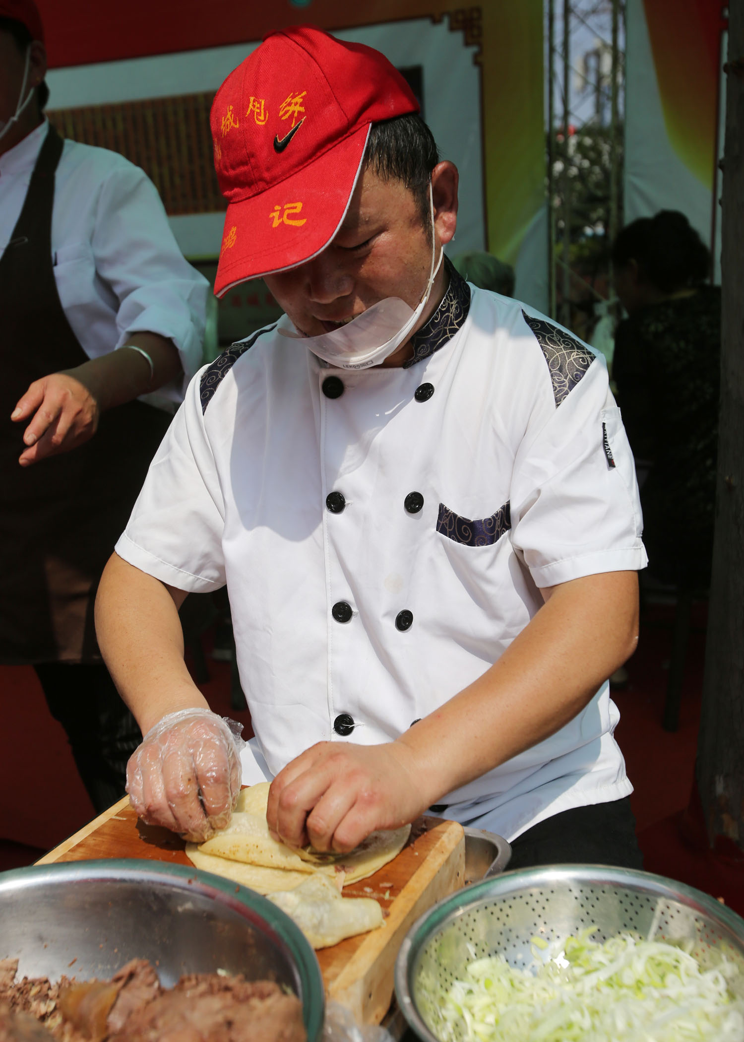 潞城甩饼美食在长治制造展销会上受青睐