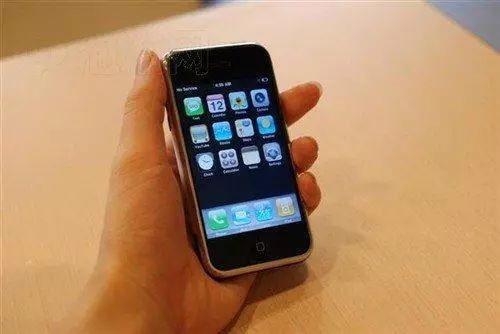 iphone 2007年1月9日 同年 南京一男子因搀扶摔倒老人被告上法庭 法院