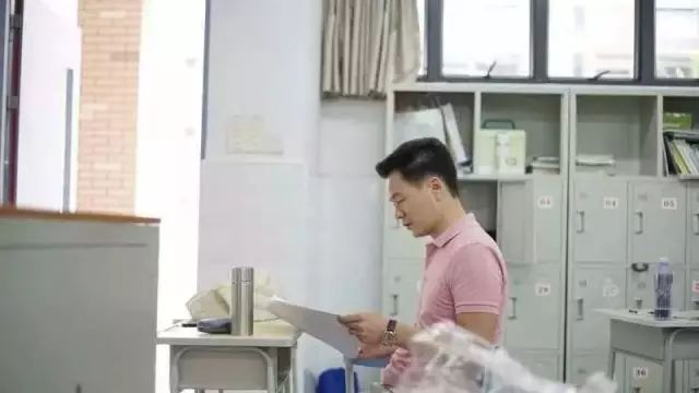 哇邵东又出了一个名人国家底线齐科长扮演者秦海竟然是我们大邵东的