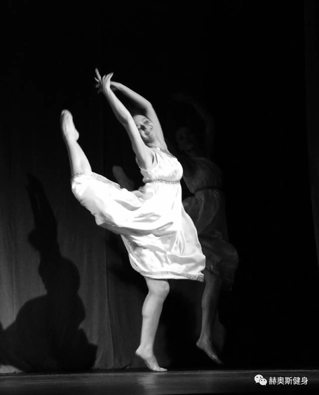 人物|她是现代舞之母,世界上第一位光脚表演的艺术家,用舞蹈诠释人体