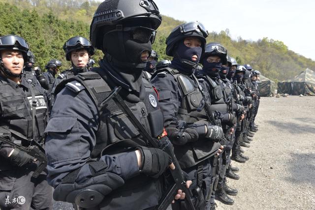 中国特警装备精良战斗力超强悍