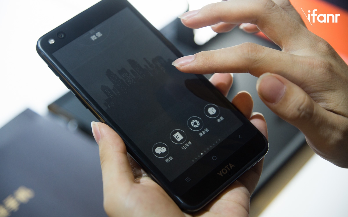 YotaPhone 3 ֣Ż Kindleѡ˺