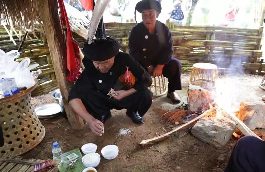 祭"莫伟神"仪式 葫芦小镇