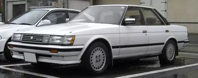 1984年,丰田推出代号为x70第五代mark ii,分别提供了四门轿车,无框