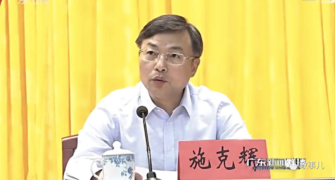 广东省委常委,省纪委书记施克辉也作了辅导报告,剖析了滥用行政审批权