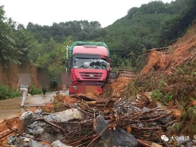 大化都阳镇加城村路段发生一起交通事故