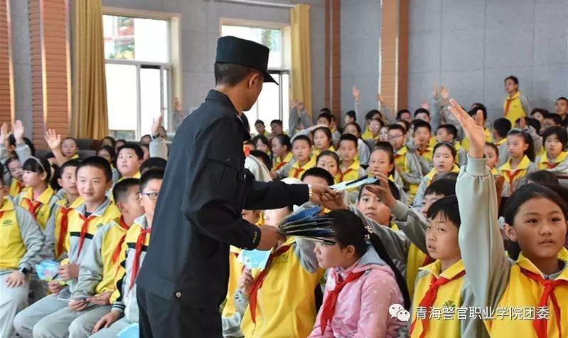 普法先行"普法宣传走进西宁市北大街小学!