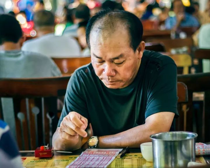 又由于海南小吃迎合了众多食客的饮食习惯"老爸茶"又有大众化的特点