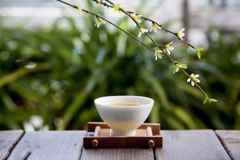 温性的茶:普洱茶属于温性的茶.