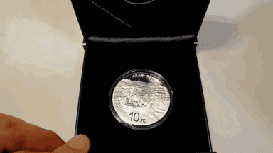 很多朋友问,中国金币总公司封装盒中的硬币为什么抠不出来?