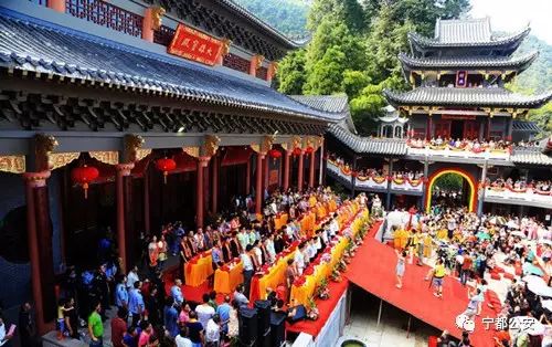 旅游 正文 背景 宁都莲花山青莲古刹为江西省重点佛寺,始建于西晋泰始