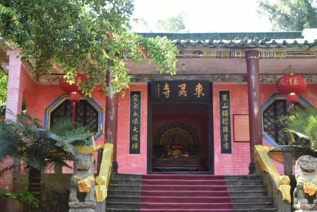 东灵寺,真武殿四座古寺,晨钟暮鼓,香火缭绕,经声回荡,也为东山岭营造