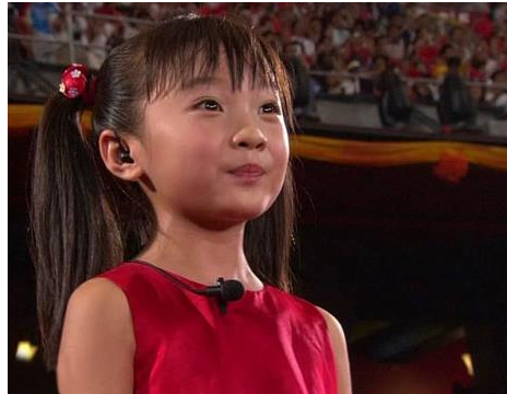 2008年,林妙可在北京奥运会开幕式上凭借一首《歌唱祖国》红遍全国.