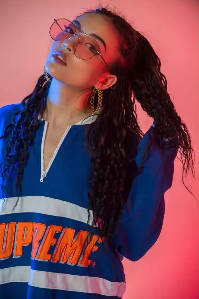 音乐和美食"中国版安室奈美惠"被媒体称为"中国第一女rapper"一头脏辫