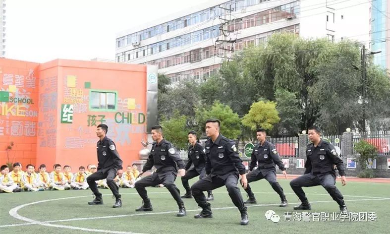 警团宣--【普法】"关爱明天,普法先行"普法宣传走进西宁市北大街小学!