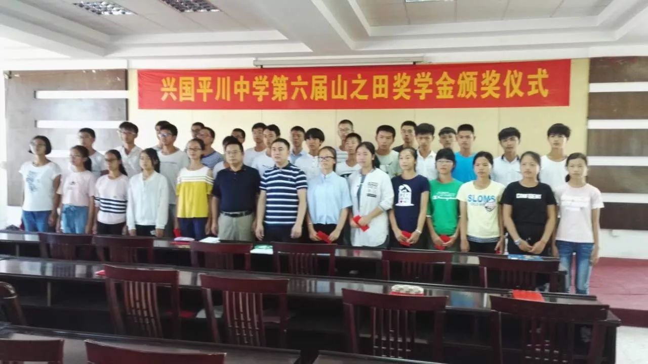 4为激发全体教师的教学研究热情,促进青年教师不断进步,平川中学于9月