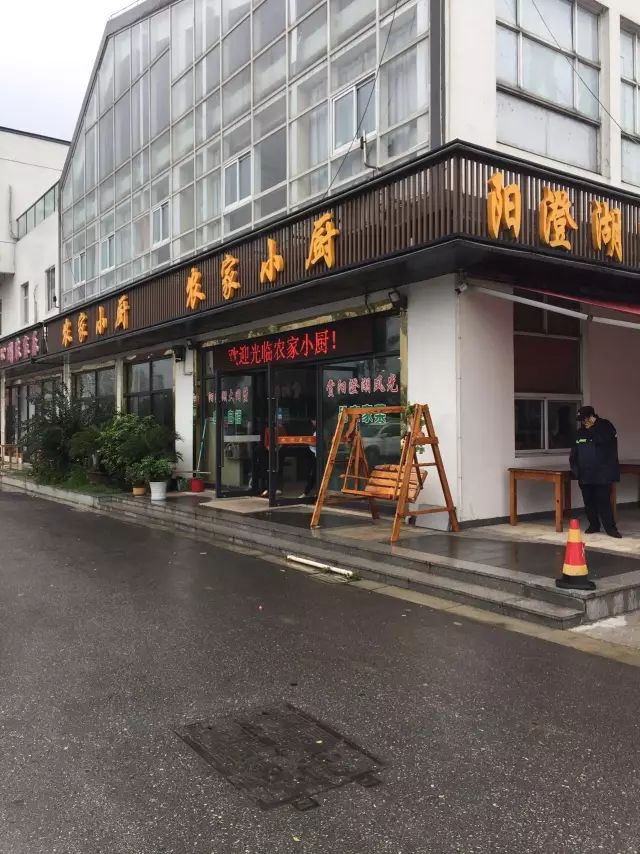 农家小厨饭店住宿:无招牌菜:红菱鸡头米,野生鳊鱼,农家蛋饺,小杂鱼