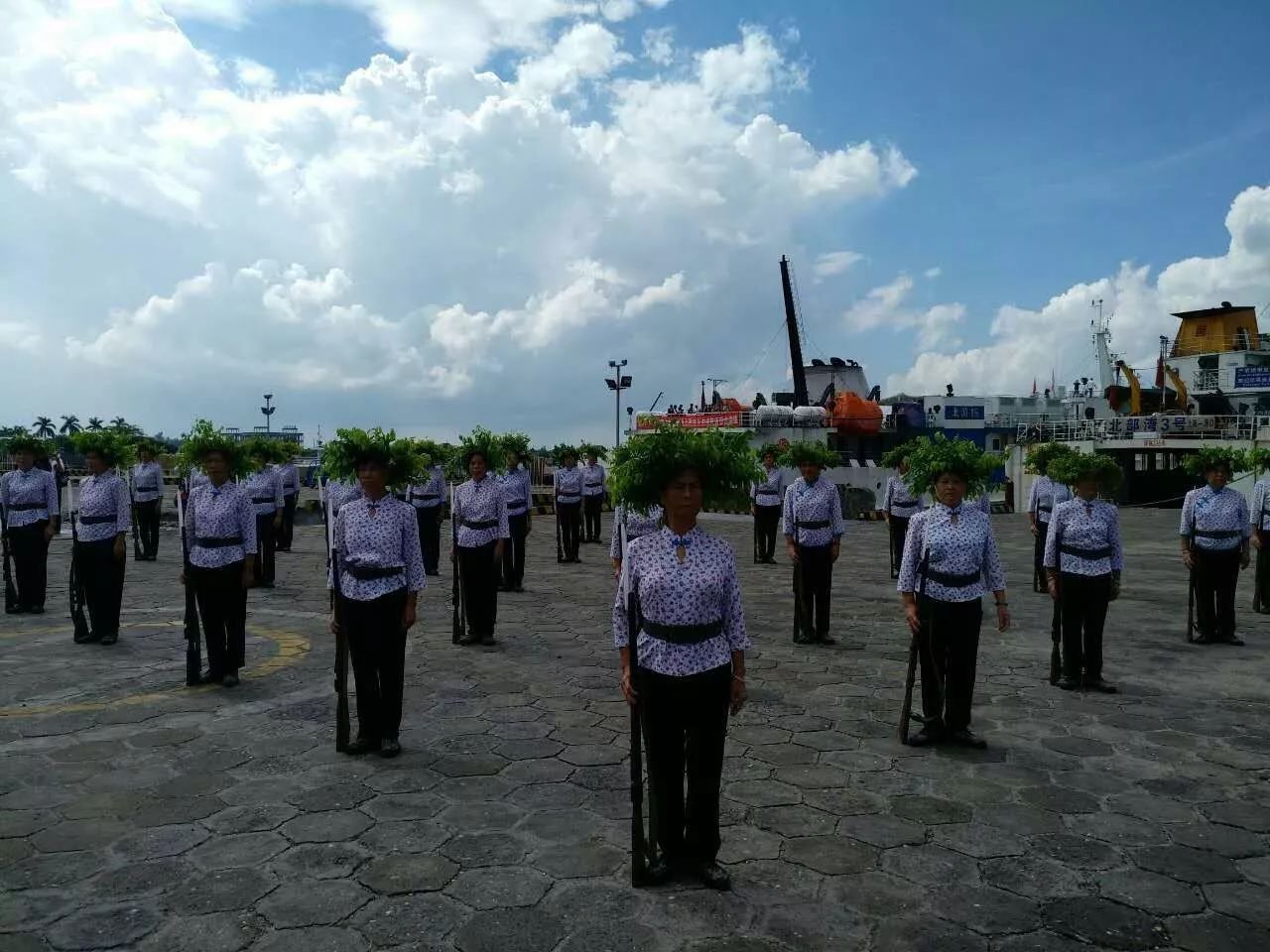 这个演习出动了地角女民兵,有料!