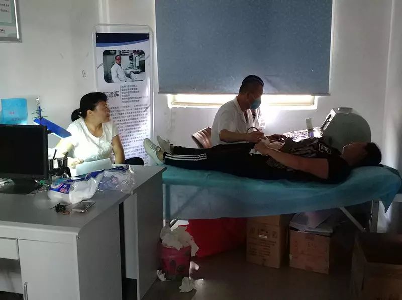 方便育龄妇女,东庄镇卫生院对参与"两癌"筛查的医技人员进行了统一的