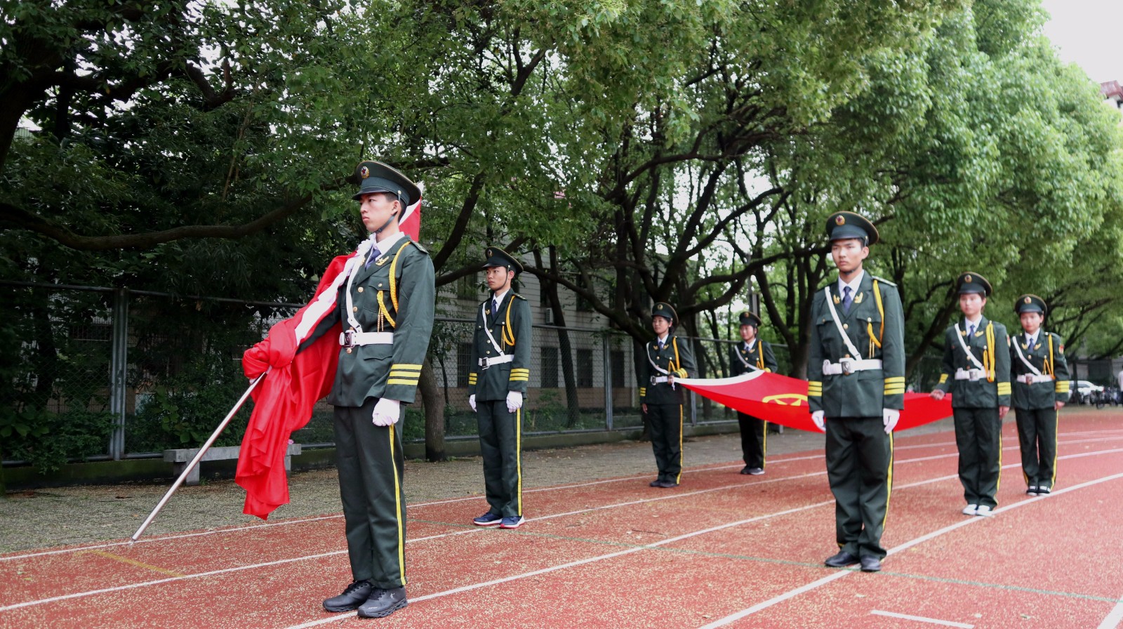 大传招新 带上你的军人气质跟我一起加入国旗班!