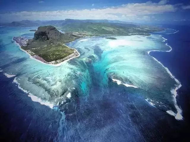 印度洋岛国毛里求斯的水下漩涡 感觉像是世界的边缘 庞大的漩涡似乎要