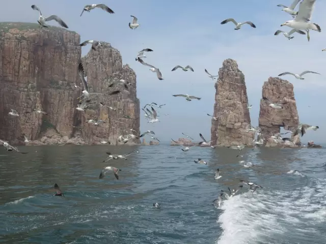 娘娘庙,座落在庙岛北部,是北方第一座妈祖庙,始建于宋徽宗宣和四年