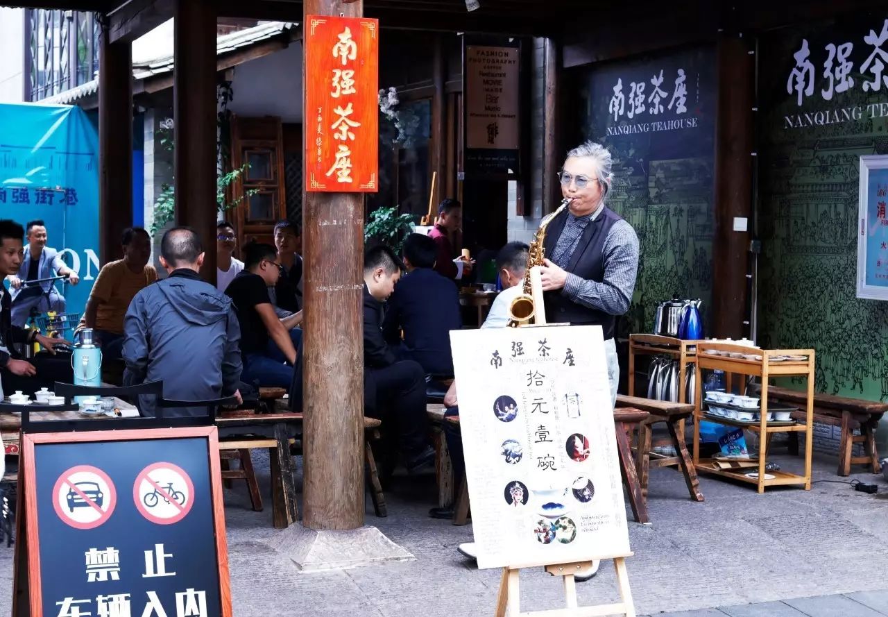 南强街这家茶馆,仅凭一杯茶,就让回头客踏烂门槛!