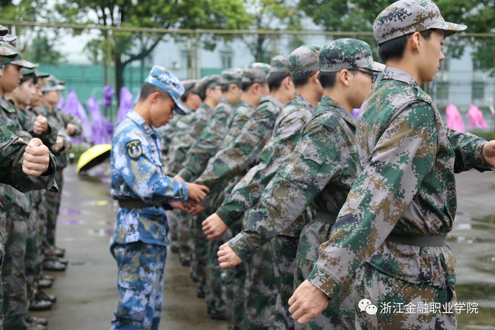 站出那份骄傲 02  蹲下 每一次的蹲下 都是为了能够让自己做的更标准