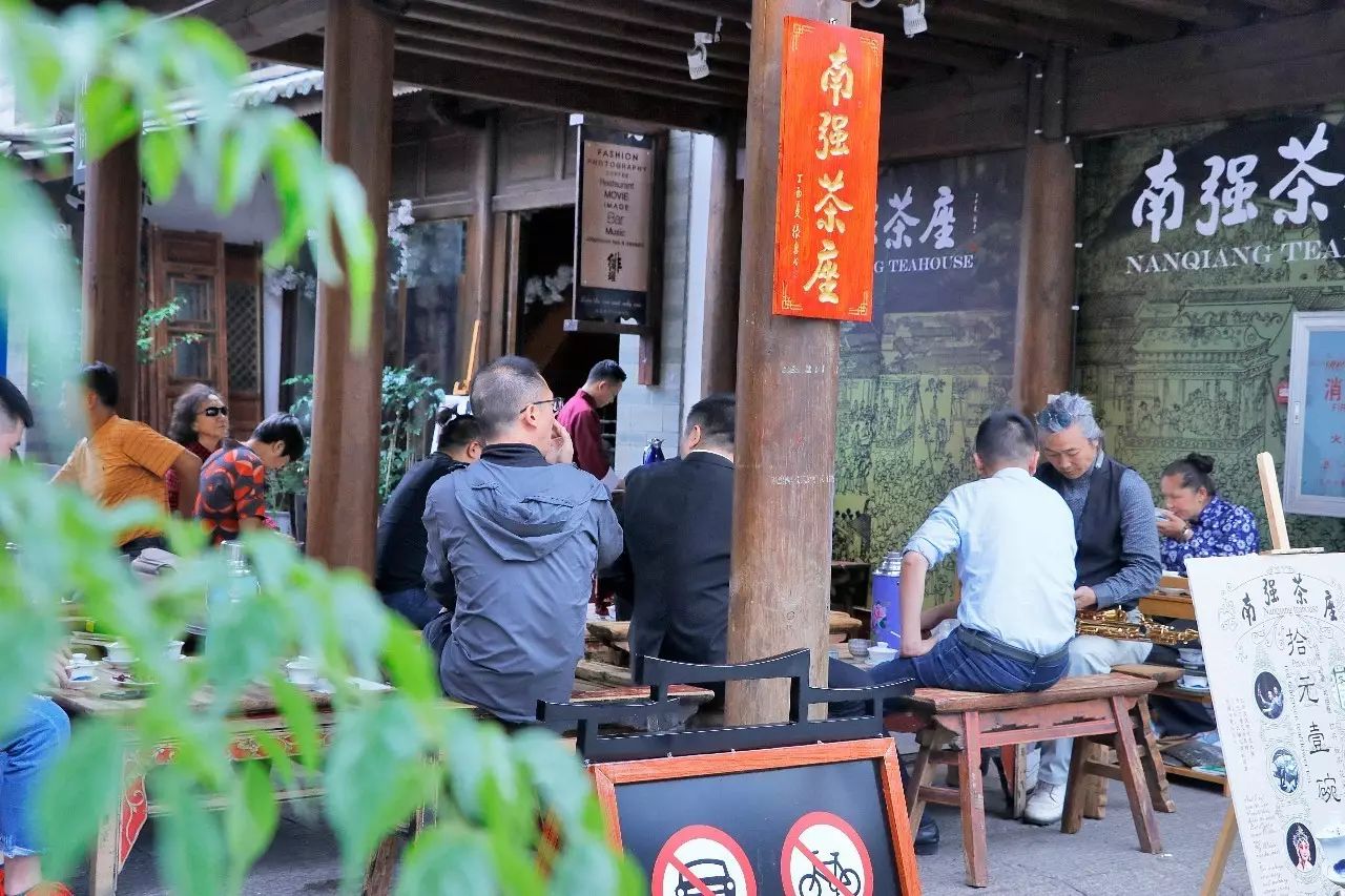 南强街这家茶馆,仅凭一杯茶,就让回头客踏烂门槛!