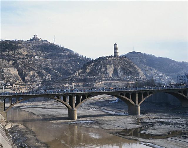 有许多名胜古迹,并曾入选中国十佳避暑旅游城市,早在5000年前,人类就