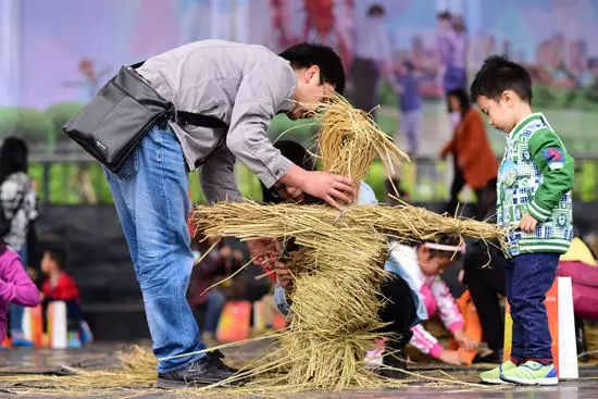 十一小长假去哪玩?挖红薯 扎稻草人,体验田园生活!