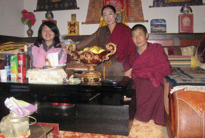 不过凡事都有例外,西藏的第十二世活佛就是一位女性.