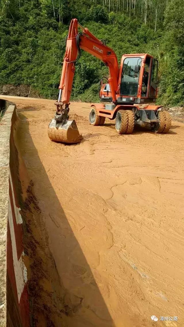 突发:长泰省道207线径仑村路段大面积泥沙淤积,多亏他们.