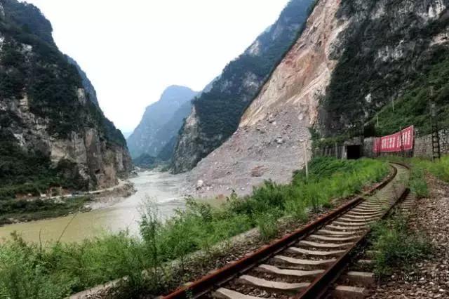 我国首条穿越秦岭的高速铁路——西成铁路即将建成