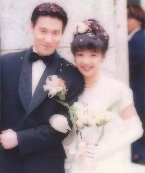 1996年,张学友选择和罗美薇步入婚姻的殿堂