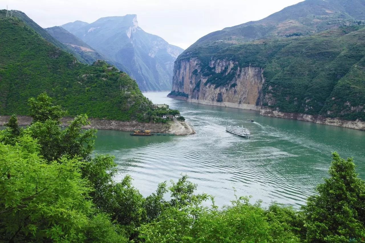 嘉陵江江水汇入长江以后，为什么长江的河道并没有明显变宽呢？ - 知乎