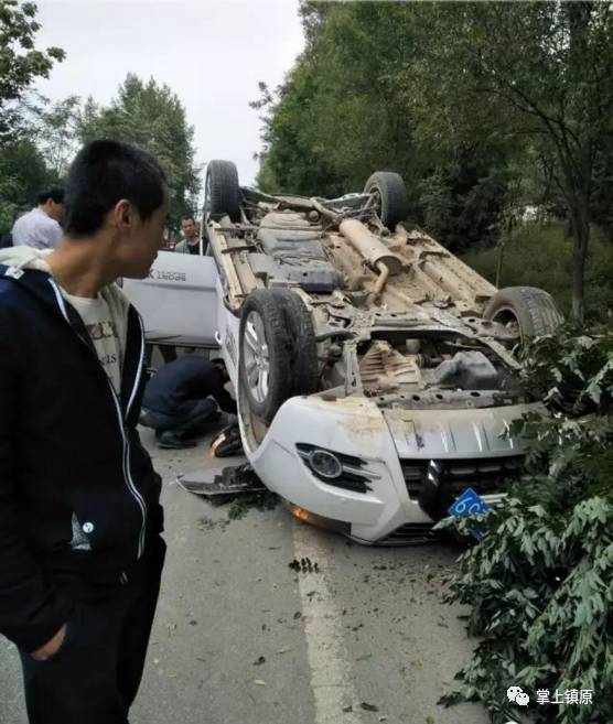 庆阳发生诡异车祸,一辆suv翻车,四轮朝天!