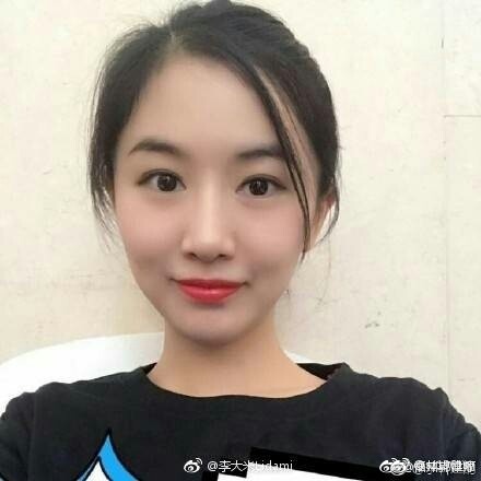 翟欣欣父亲开声 婚介平台股价大跌近半