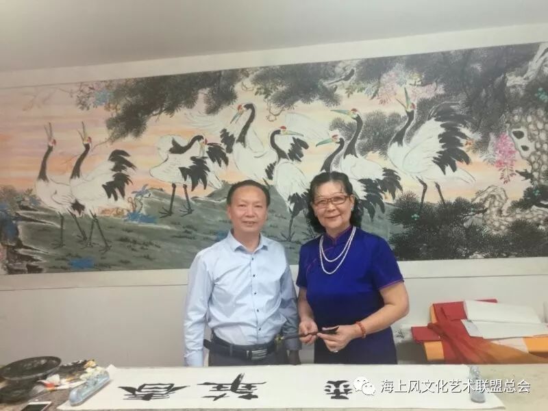 她的书画独具匠心,已辉映了50多个春秋,岁月因她的翰林丹青而让人留恋