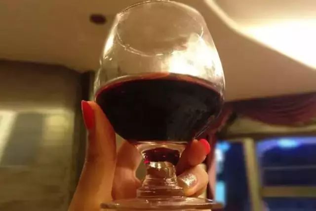 亲测:用不同酒杯喝同一瓶葡萄酒是怎样一种体验?