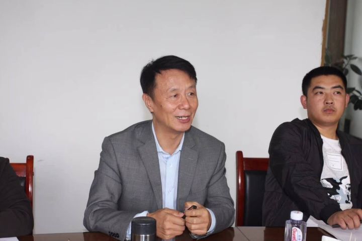 调研员吴志滨,省家具协会会长祖树武,副会长金亚凡,家具质检专家王