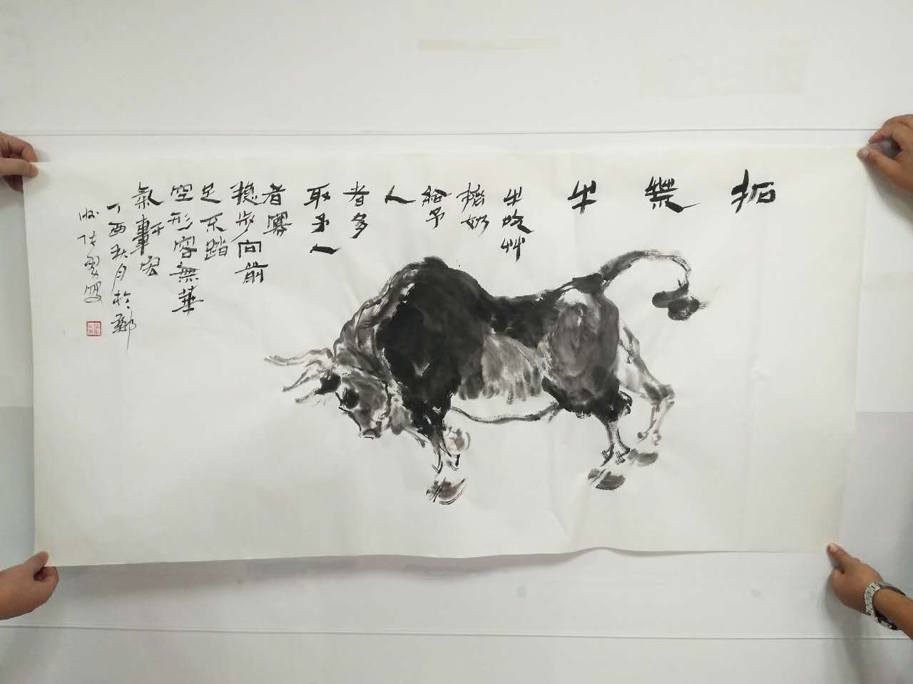 张勇《拓荒牛》(138x69cm)