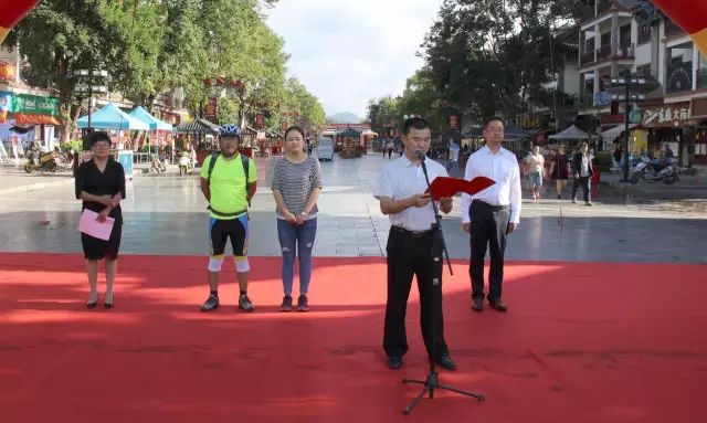 致辞副县长郑建颖宣布骑行活动开始活动现场,近50名来自楚雄市,大姚