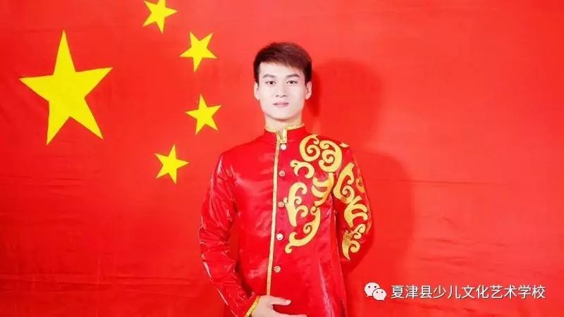 参加中央电视台的国庆演出夏津少儿艺术学校的舞蹈老师谭宪迎